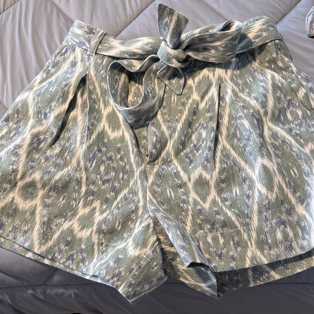 Faherty Isla Green and Gray patterned women’s shorts size 8